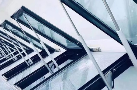 火災(zāi)逃生新科技：消防電動(dòng)開(kāi)窗機(jī)的神奇之處