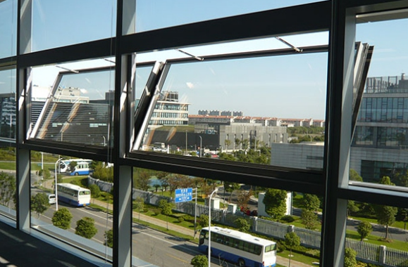 電動(dòng)開窗機(jī)提升辦公室空氣質(zhì)量