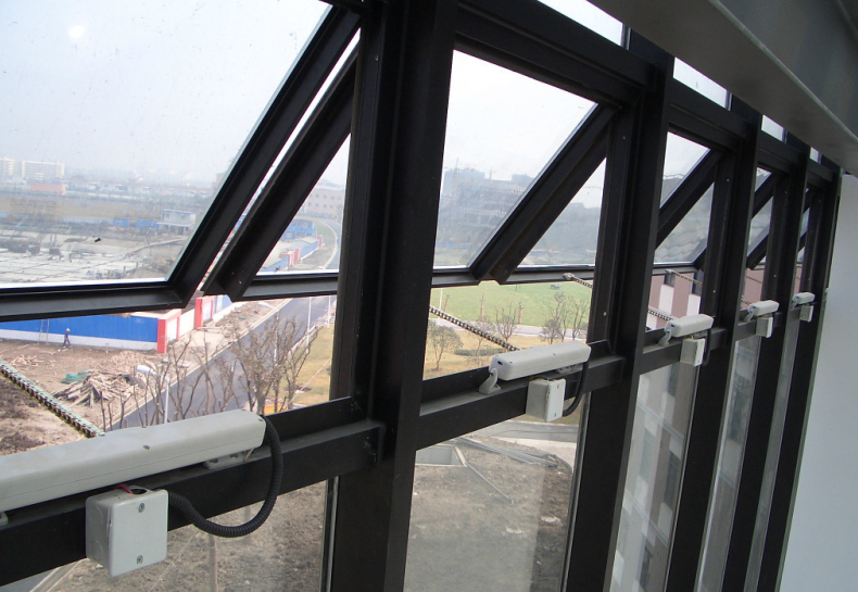 電動(dòng)開(kāi)窗機(jī)的定時(shí)功能好用嗎?能設(shè)置早開(kāi)晚關(guān)嗎?